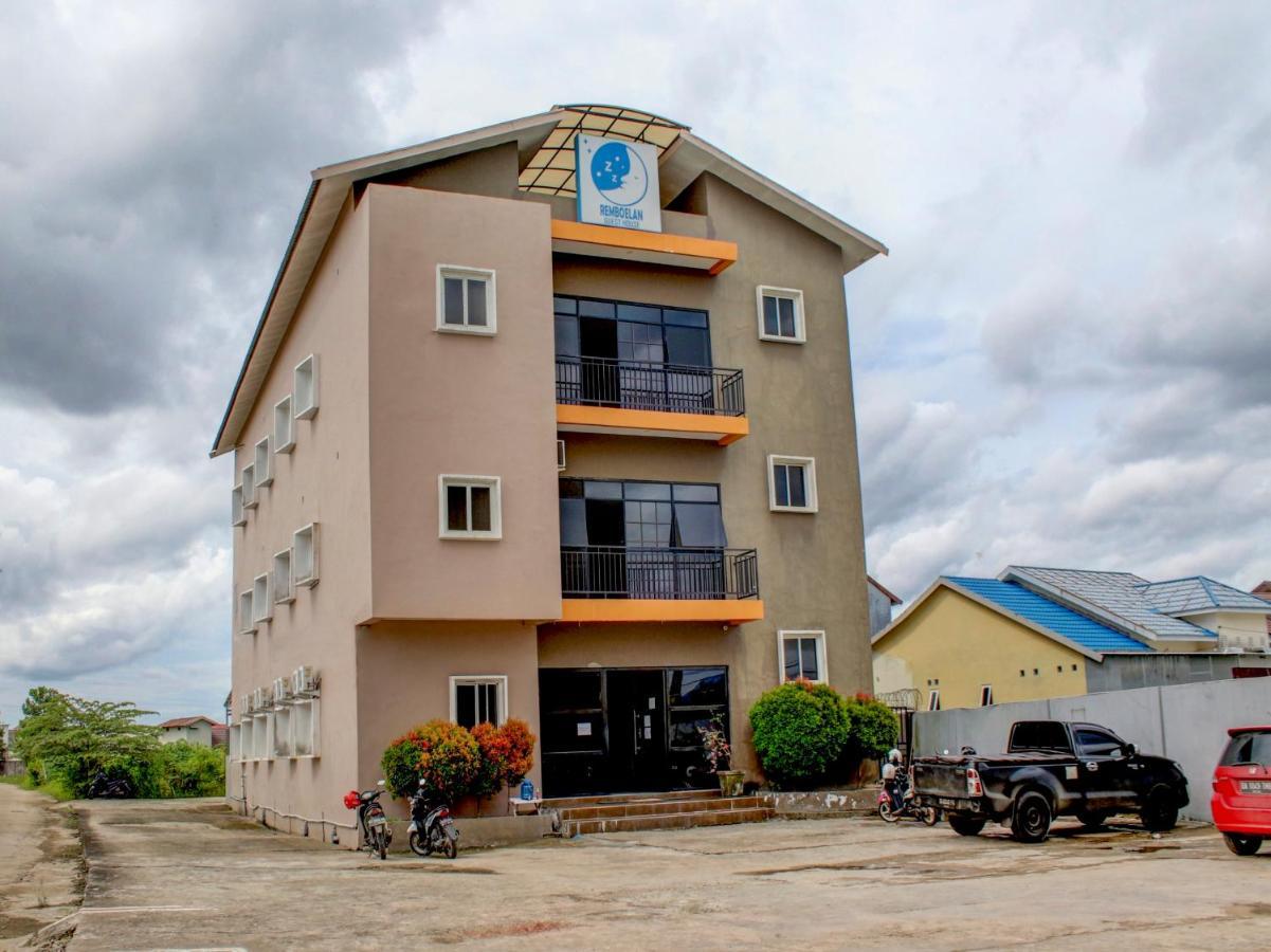 Oyo 90162 Remboelan Guest House Sungai Lutus Kültér fotó