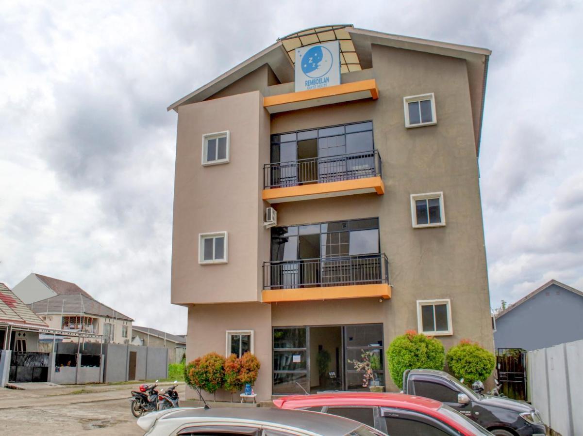 Oyo 90162 Remboelan Guest House Sungai Lutus Kültér fotó
