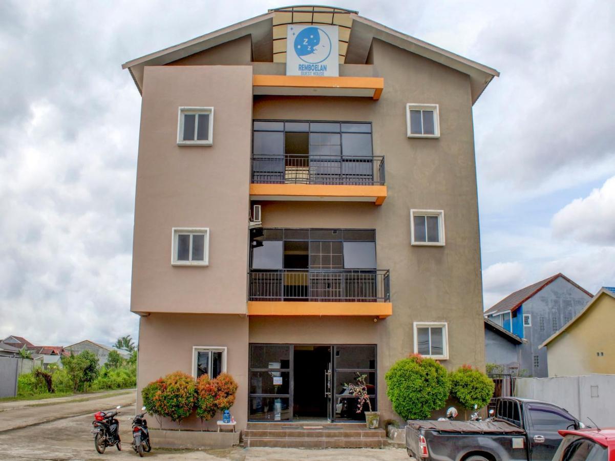 Oyo 90162 Remboelan Guest House Sungai Lutus Kültér fotó